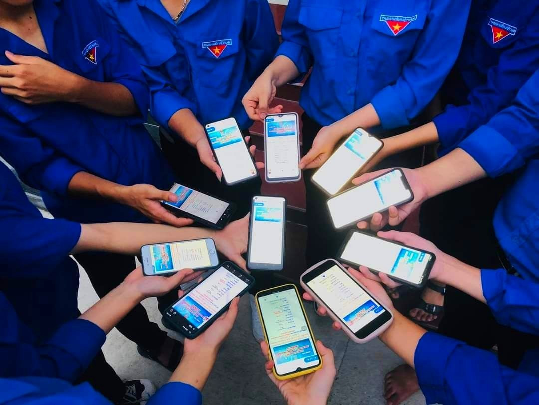 Cuộc thi trực tuyến đầu tiên được tổ chức trên Apps Smart Quảng Nam. Ảnh: THÁI CƯỜNG