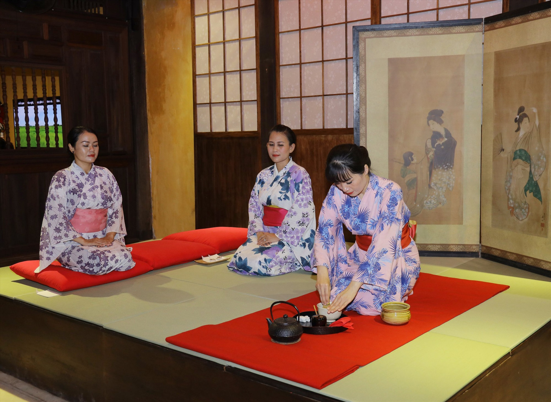 Trình diễn nghi thức trà đạo tại sự kiện giao lưu văn hóa Hội An - Nhật Bản lần thứ 18. Ảnh: LÊ TRỌNG KHANG