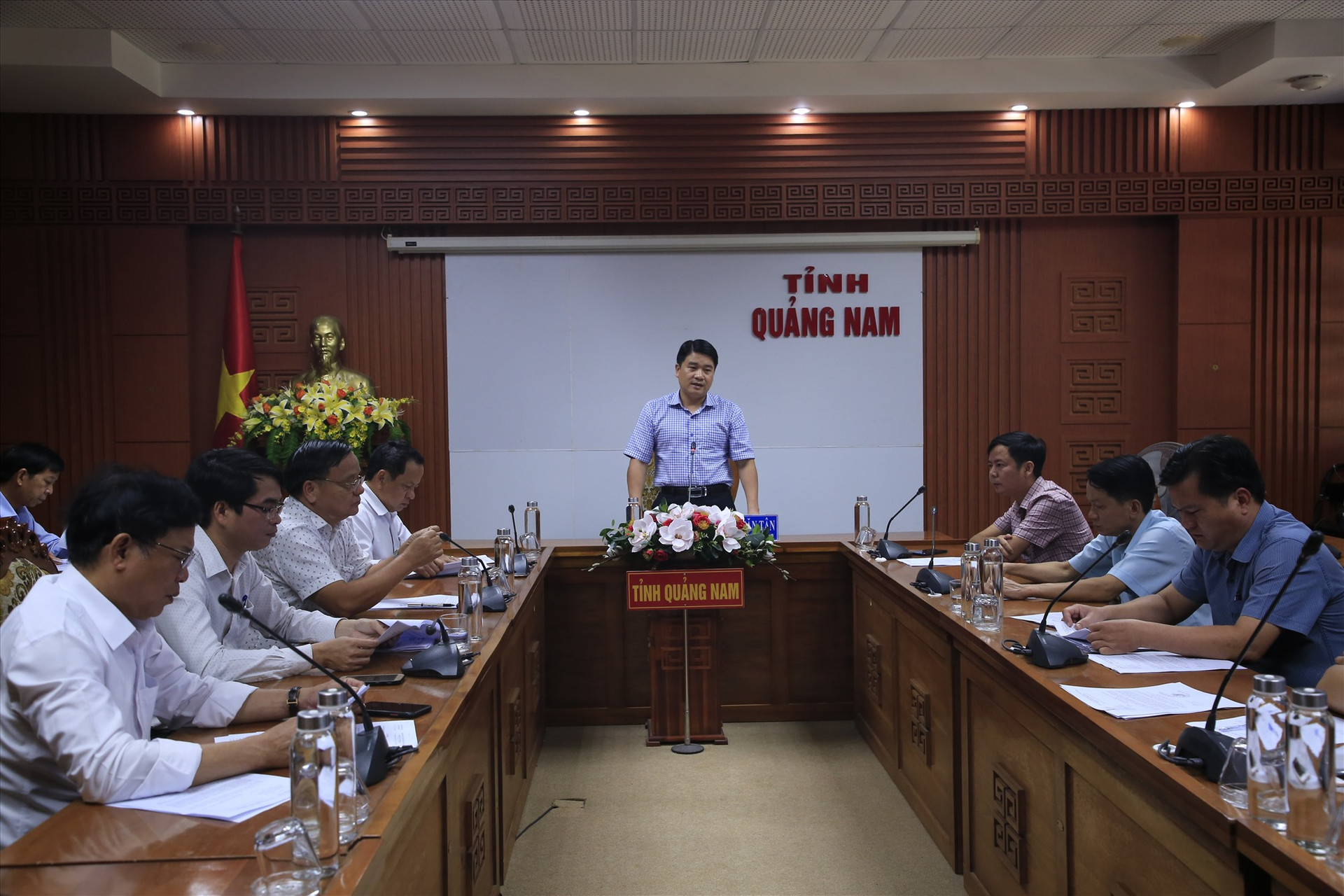 Phó Chủ tịch UBND tỉnh Trần Văn Tân phát biểu tại buổi làm việc. Ảnh: P.V