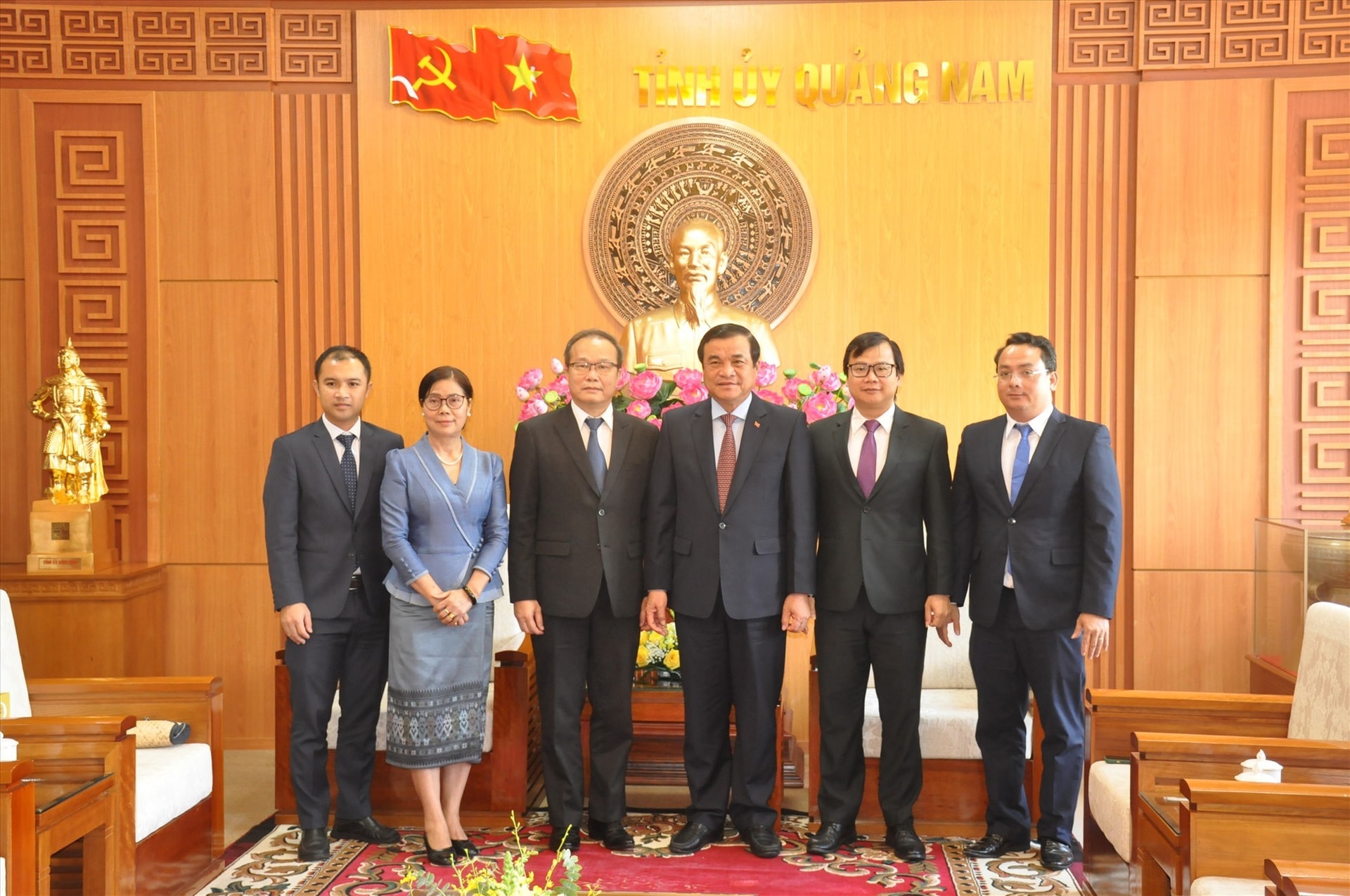 Quang Nam leaders and representatives of the Lao Consulate General in Da Nang city