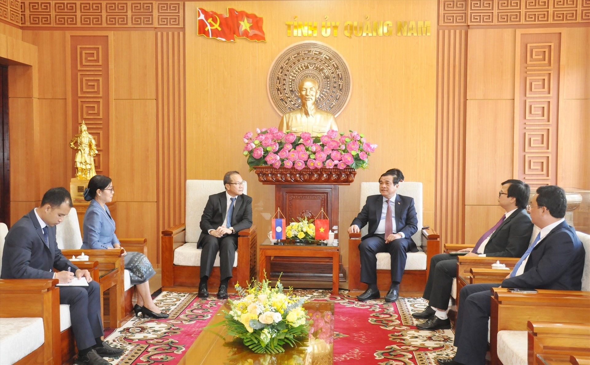 Lao Consul General pays a courtesy visit to Quang Nam’s leaders