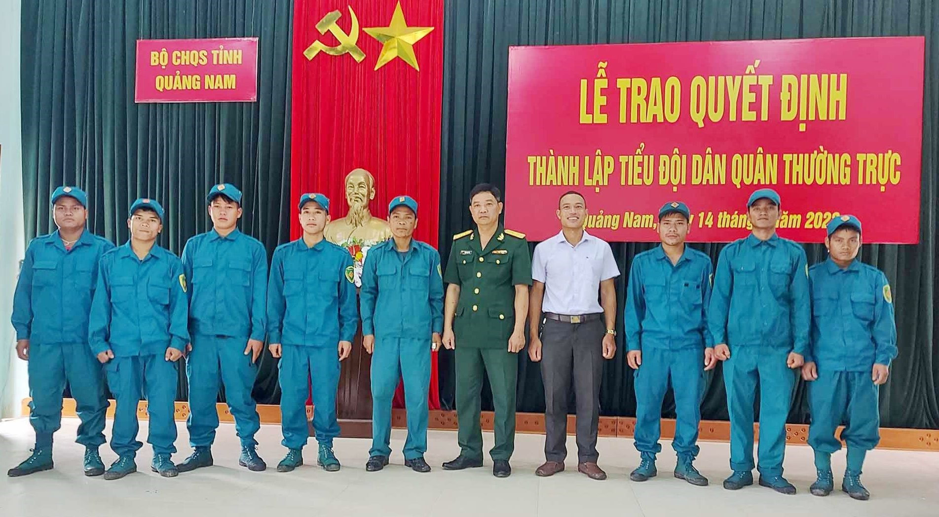 Tiểu đội dân quân thường trực xã Trà Linh.
