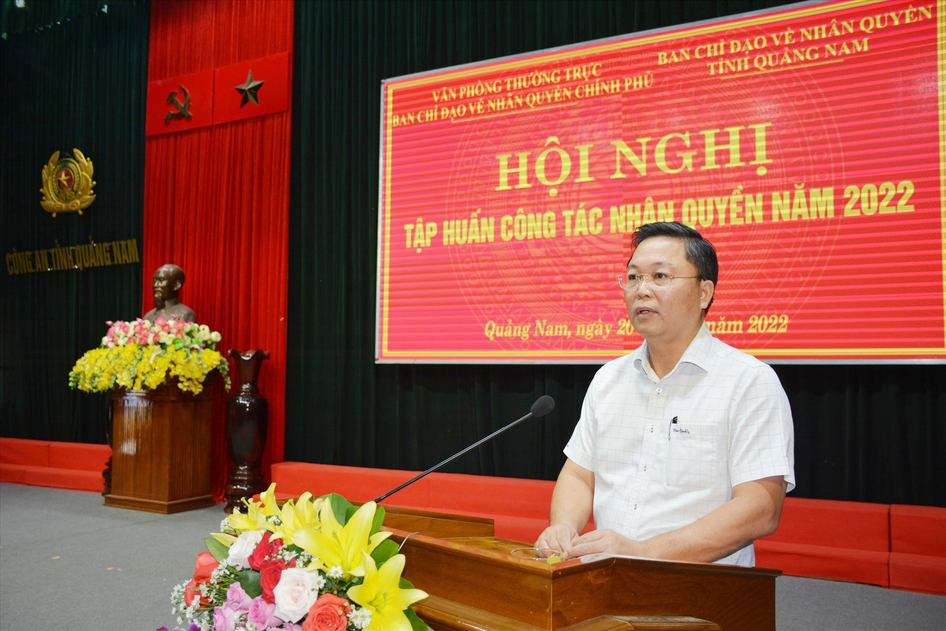 Đồng chí Lê Trí Thanh - Chủ tịch UBND tỉnh, Trưởng Ban Chỉ đạo về nhân quyền tỉnh phát biểu tại hội nghị. Ảnh: M.T