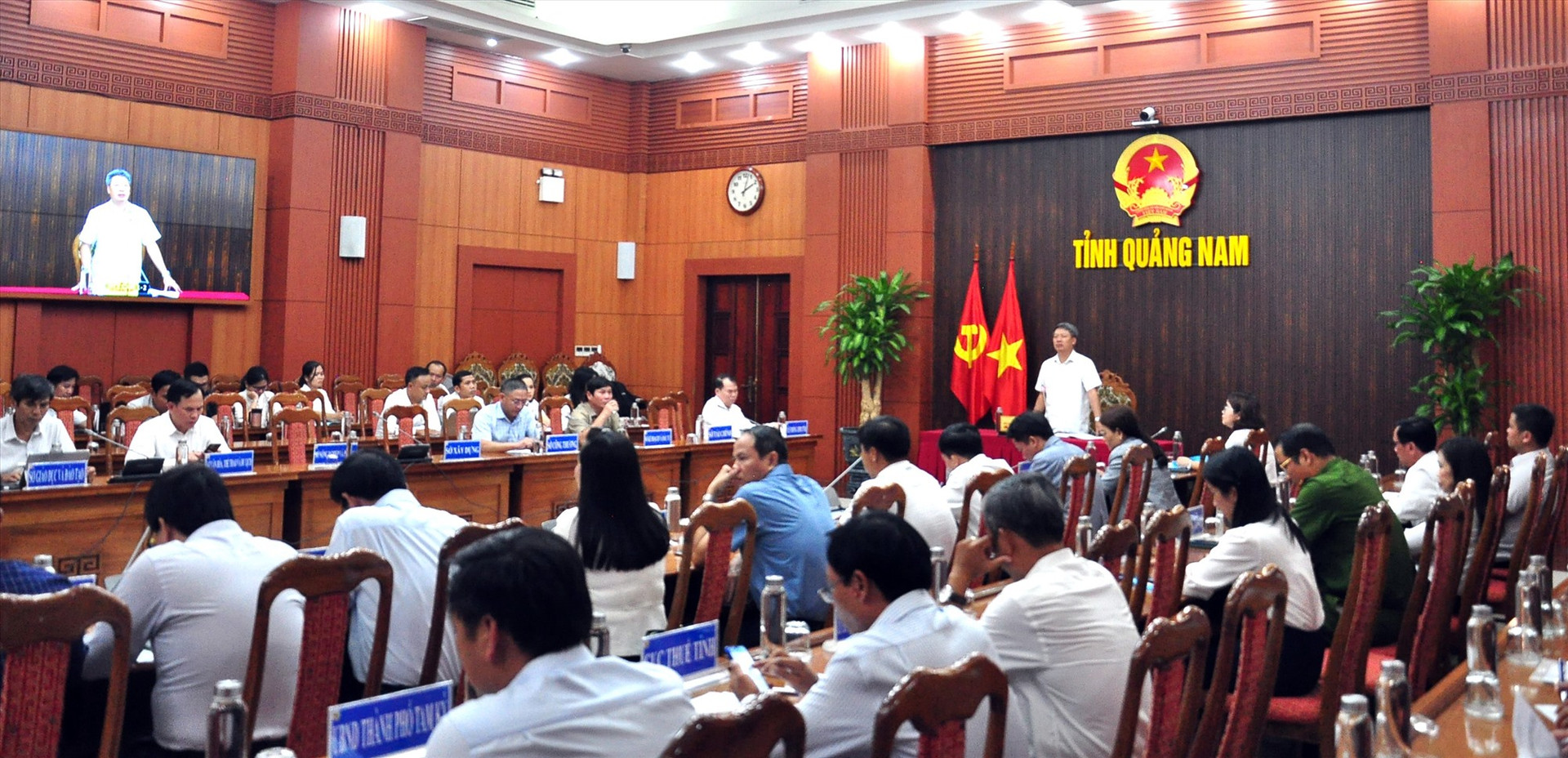 Phó Chủ tịch UBND tỉnh Hồ Quang Bửu chủ trì hội nghị đánh giá kết quả thực hiện cơ chế một cửa, một cửa liên thông trên địa bàn tỉnh. Ảnh: GIANG ĐÔNG