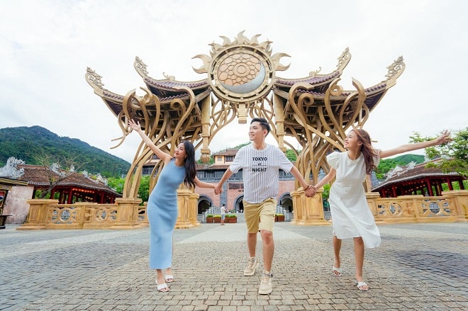 Bà Nà Hills - thiên đường du lịch hút khách.