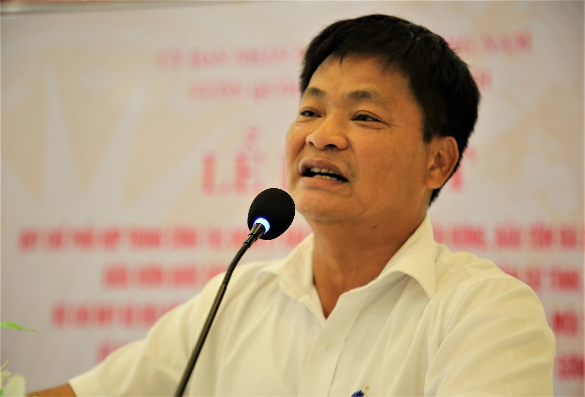 Ông Đinh Văn Hồng - Phó Giám đốc phụ trách Ban quản lý Vườn quốc gia Sông Thanh phát biểu tại buổi lễ. Ảnh: A.N