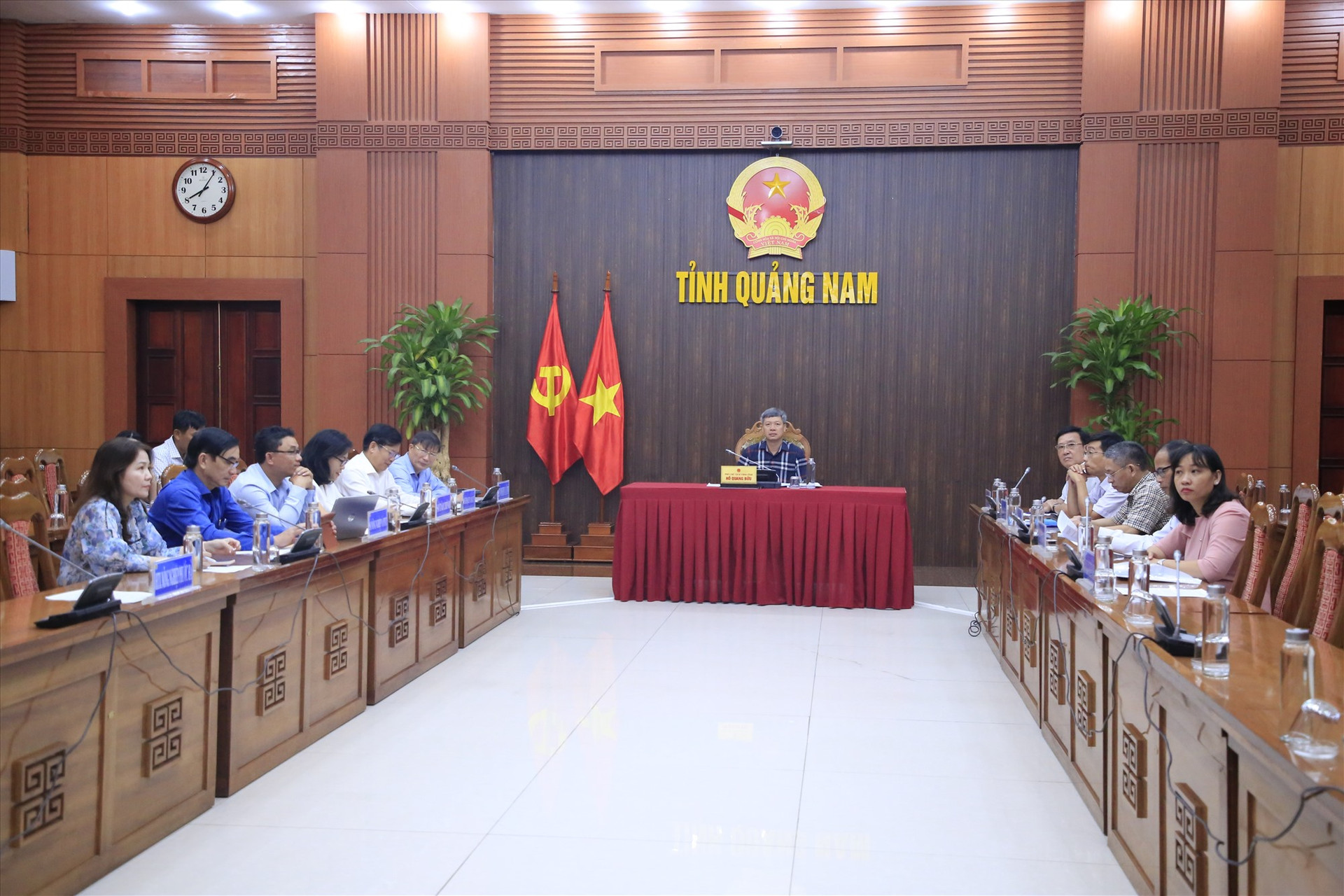 Phó Chủ tịch UBND tỉnh Hồ Quang Bửu chủ trì điểm cầu hội nghị. Ảnh: C.S