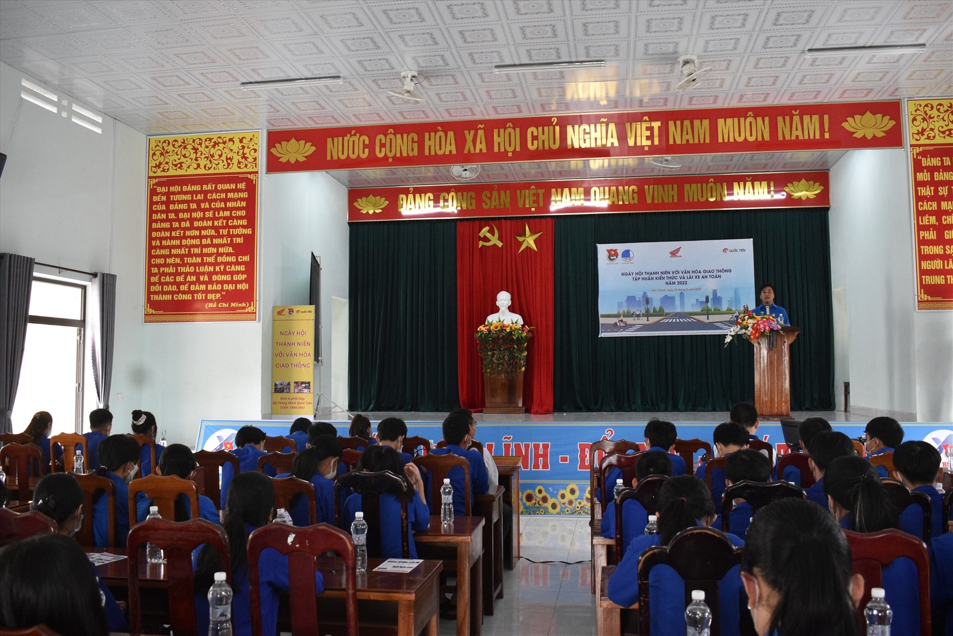 Hơn 150 đoàn viên thanh niên tham gia Ngày hội Thanh niên với văn hóa giao thông. Ảnh: N.Q