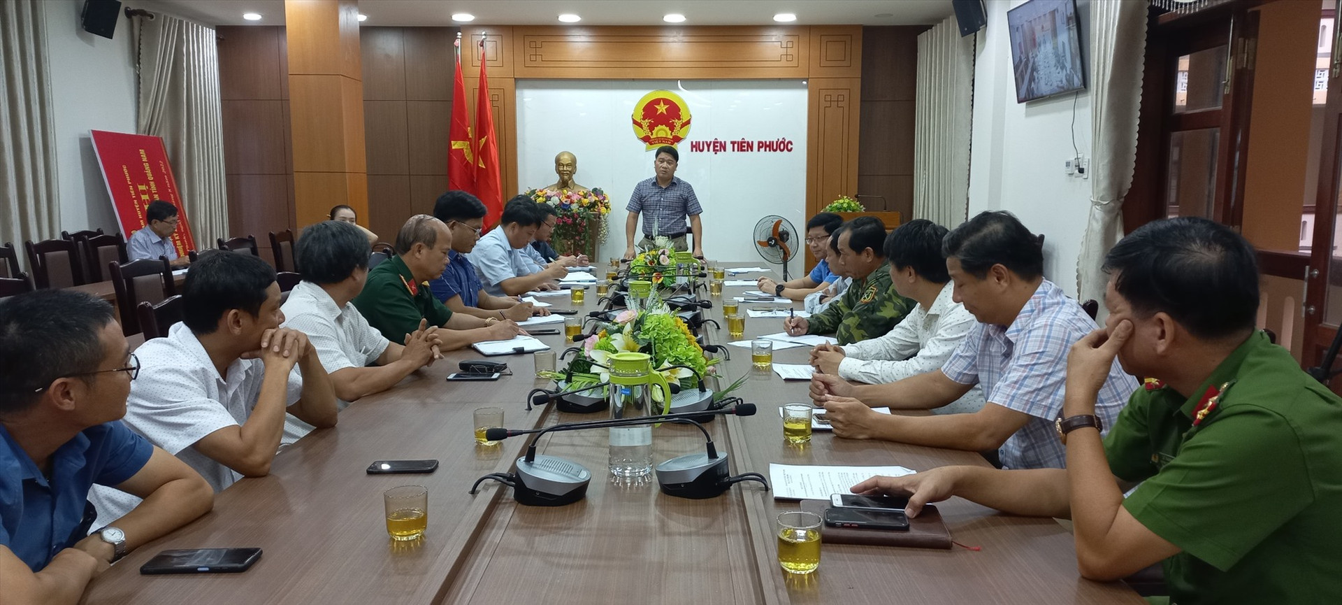 Phó Chủ tịch UBND tỉnh Trần Văn Tân làm việc với huyện Tiên Phước sáng nay về ứng phó với bão số 4