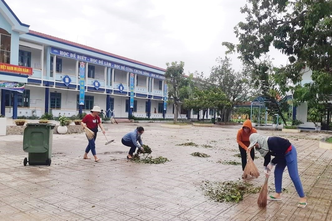 Khuông viên Trường THCS Lý Tự Trọng (Tam Kỳ) đã được dọn vệ sinh sạch sẽ.