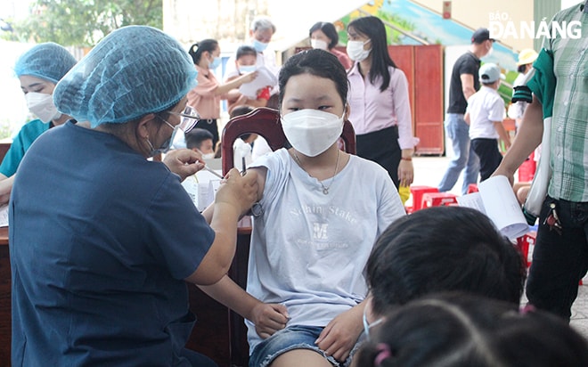 Vừa qua, trường THCS Tây Sơn đã kết hợp cùng với Ban chỉ đạo phòng, chống Covid-19 phường Hòa Cường Bắc đã tổ chức tiêm phòng cho các em học sinh.