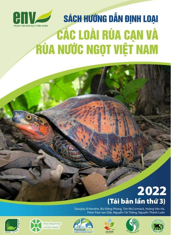 Bìa sách “Sách hướng dẫn định loại các loài rùa cạn và rùa nước ngọt Việt Nam 2022”.