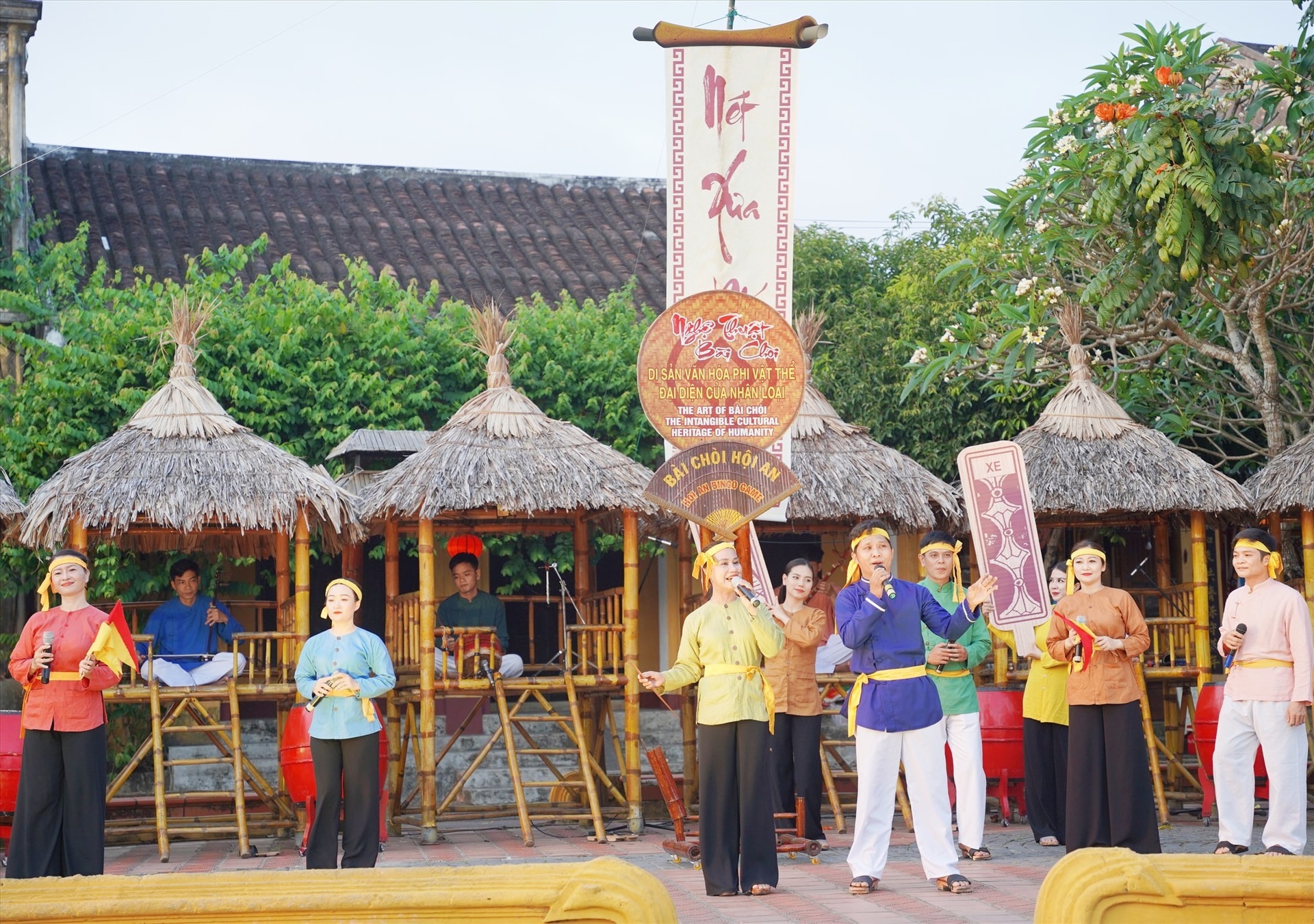 Bai Choi singing in Hoi An city