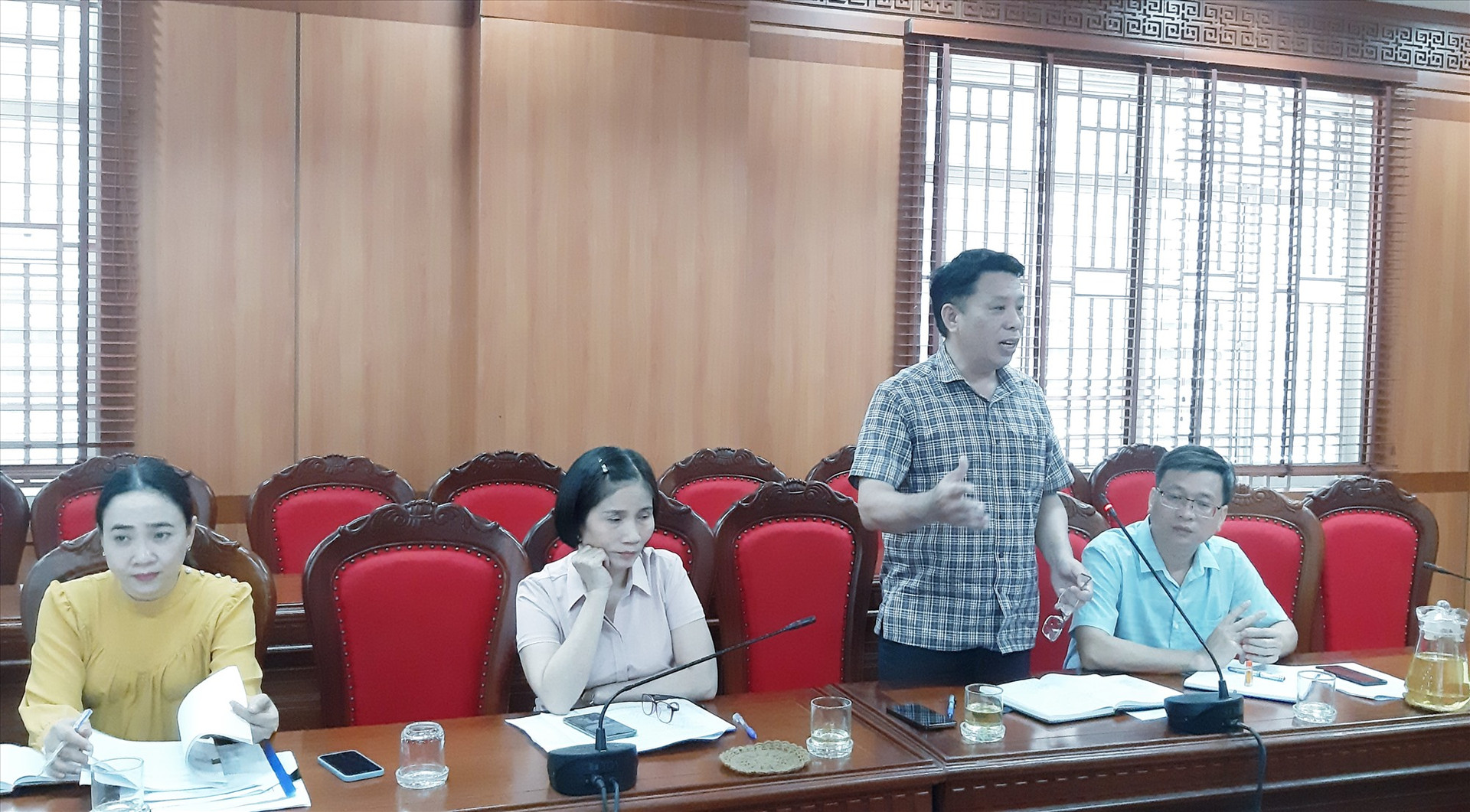 Lãnh đạo UBND huyện Duy Xuyên phát biểu tại buổi làm việc.    Ảnh: M.N