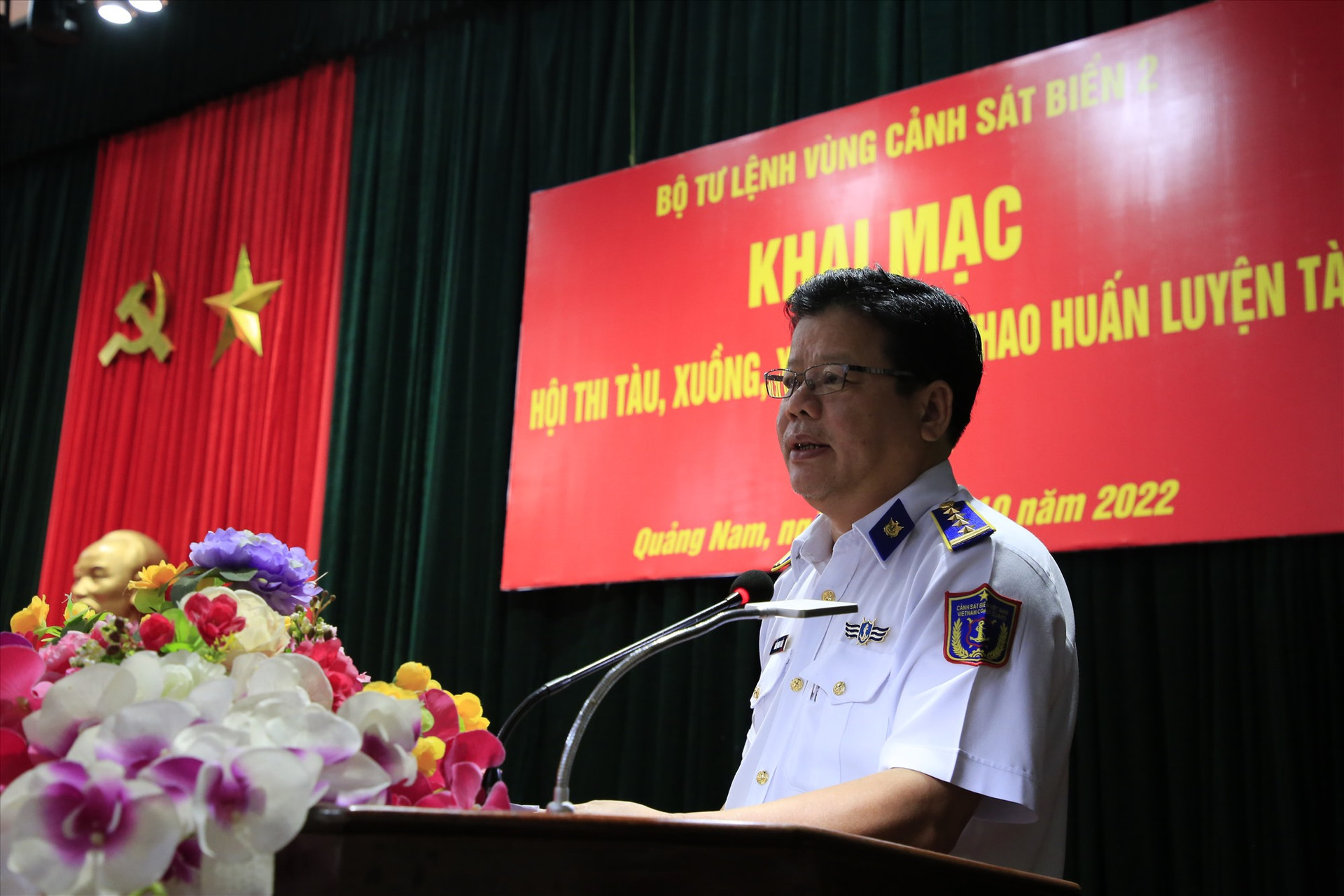 Đại tá Trần Quang Tuấn - Tư lệnh Vùng Cảnh sát biển 2 phát biểu khai mạc hội thi. Ảnh: T.C