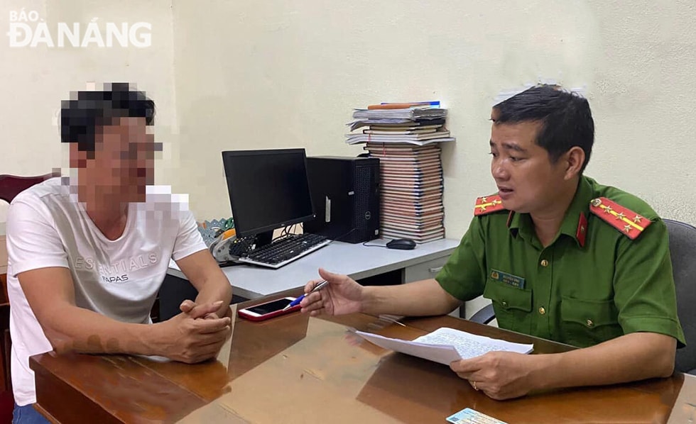 Đối tượng P.M.Q bị mời lên làm việc. Ảnh: Công an