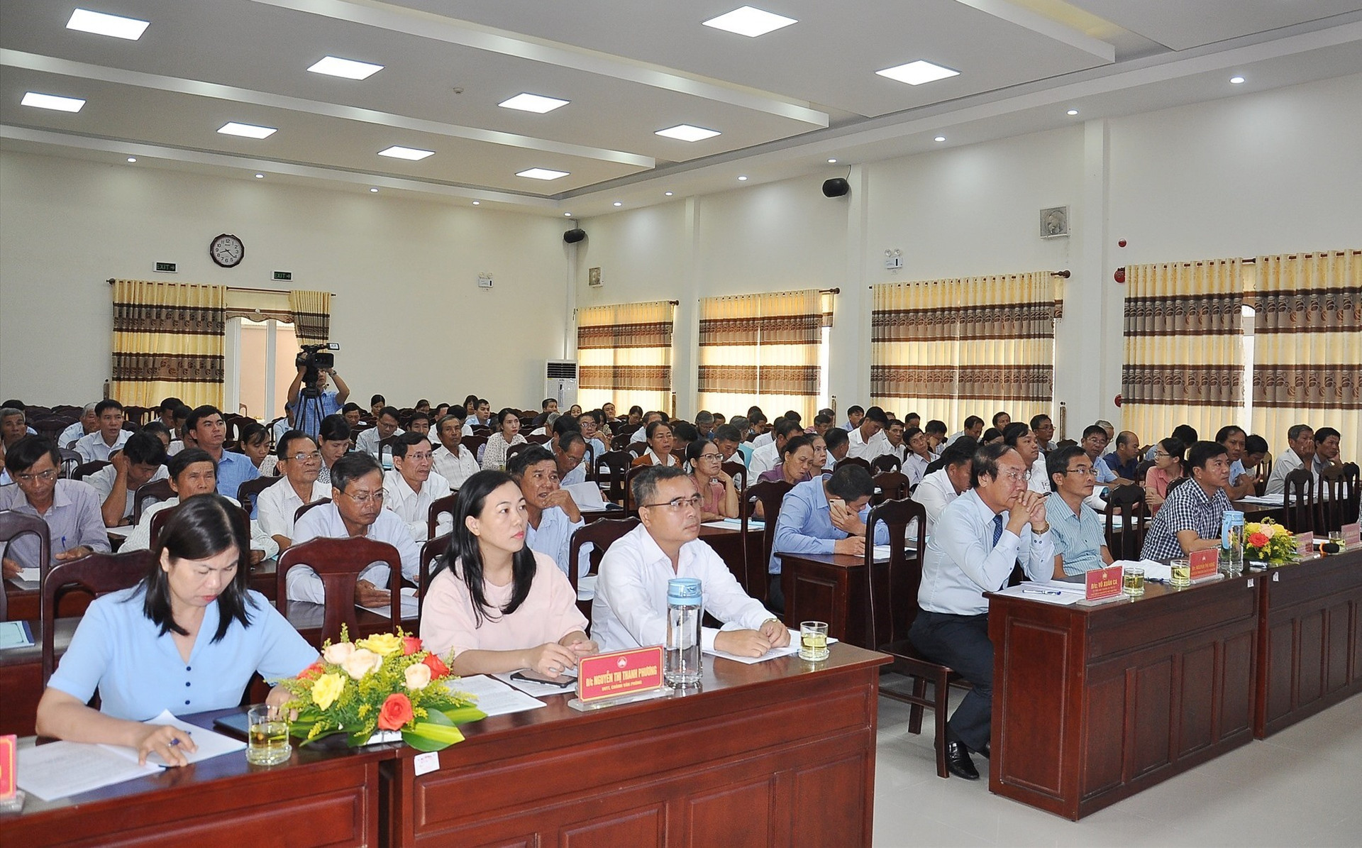 Đại biểu dự hội nghị lấy ý kiến cộng đồng dân cư đối với Dự án Phát triển tích hợp thích ứng tỉnh Quảng Nam. Ảnh: V.A