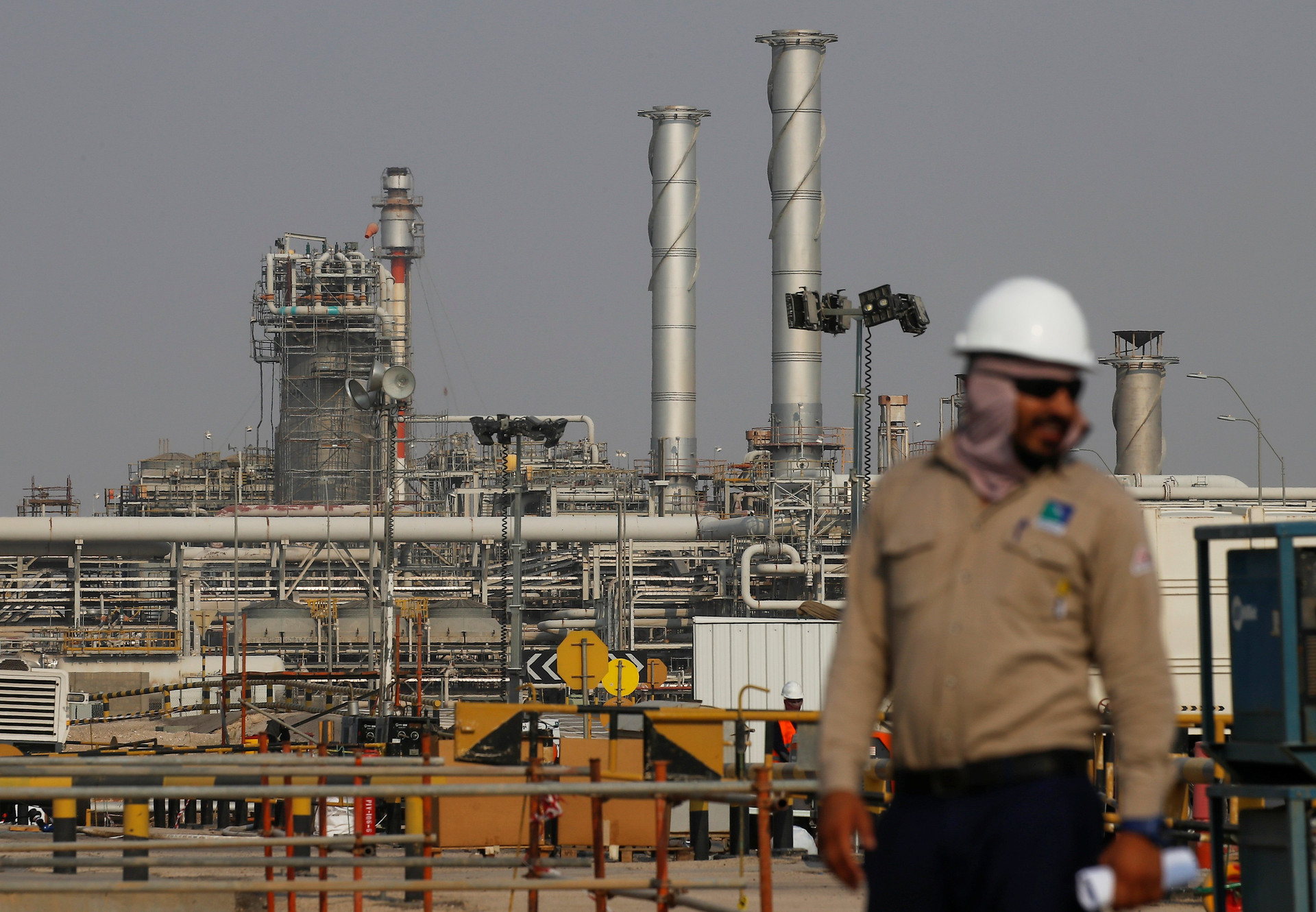 Nhà máy lọc dầu tại Ả-rập Xê-út. Ảnh: Reuters