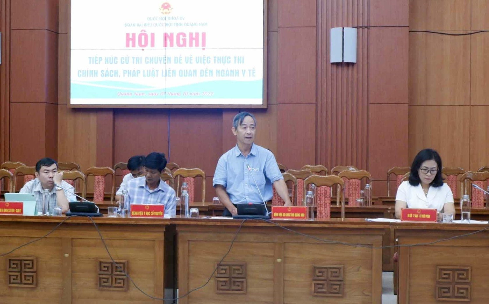 Đại biểu Nguyễn Ngọc Văn Khoa - Phó Giám đốc BV Đa khoa Quảng Nam phát biểu tại Hội nghị. Ảnh: X.H