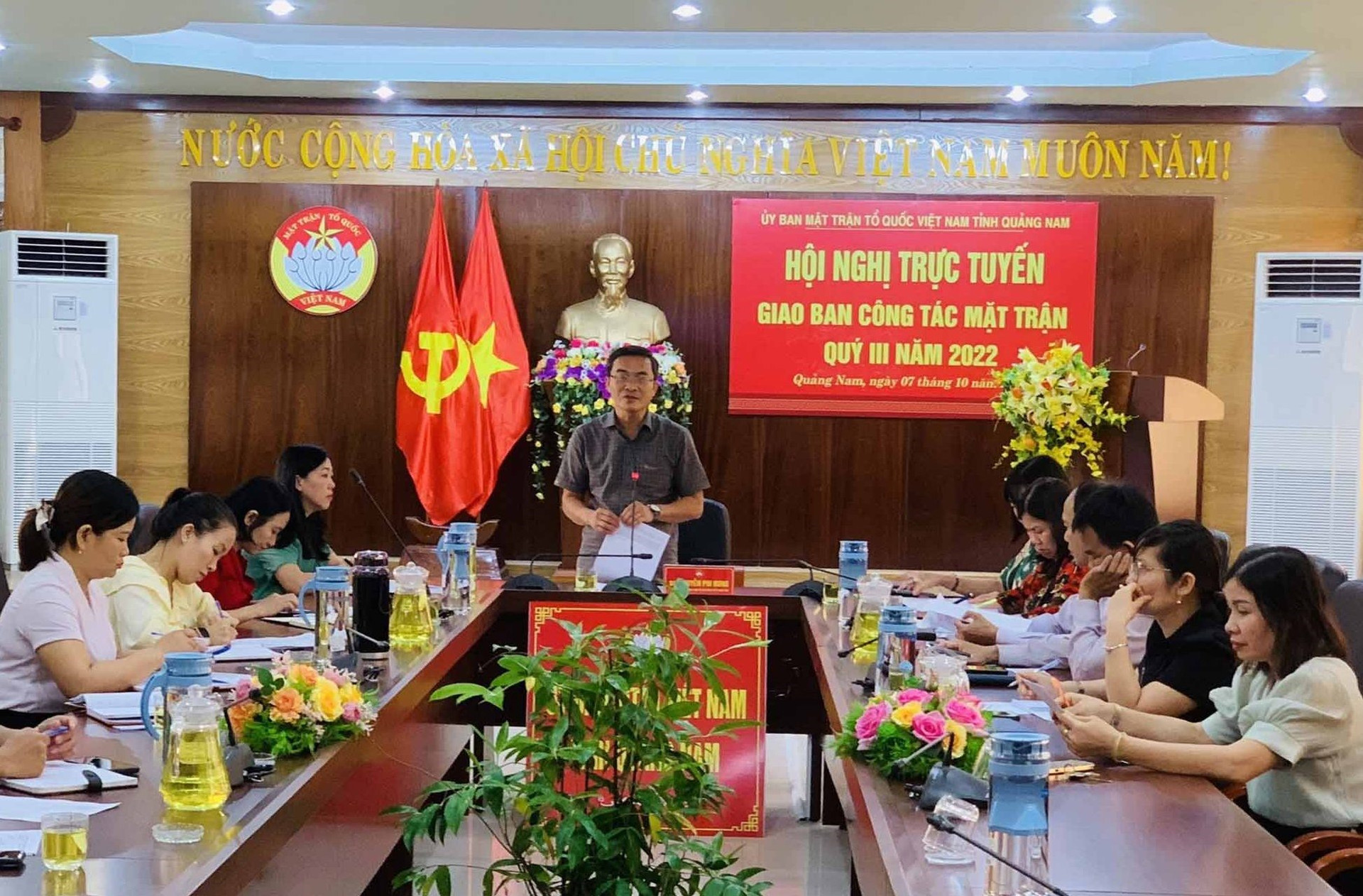 Phó Chủ tịch Thường trực Ủy ban MTTQ Việt Nam tỉnh Nguyễn Phi Hùng phát biểu tại hội nghị. Ảnh: T.Đ