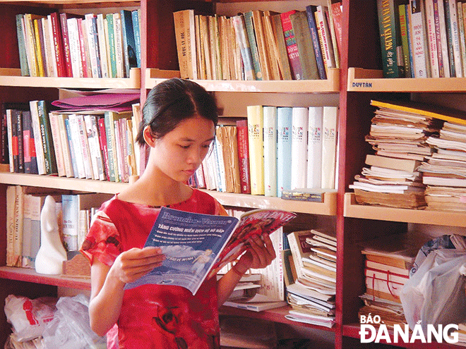 Nhiều người trẻ tuổi một thời xem sách là món ăn tinh thần không thể thiếu. Ảnh: V.T.L