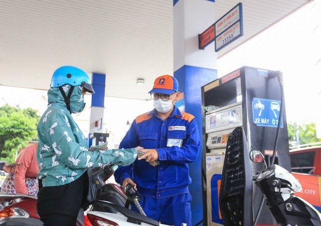 Liên Bộ Công Thương – Tài chính đã phối hợp rà soát và thống nhất sẽ điều chỉnh tăng mức chi phí vận chuyển và phụ phí bảo đảm phản ánh đúng mức chi phí phát sinh thực tế. Ảnh minh họa