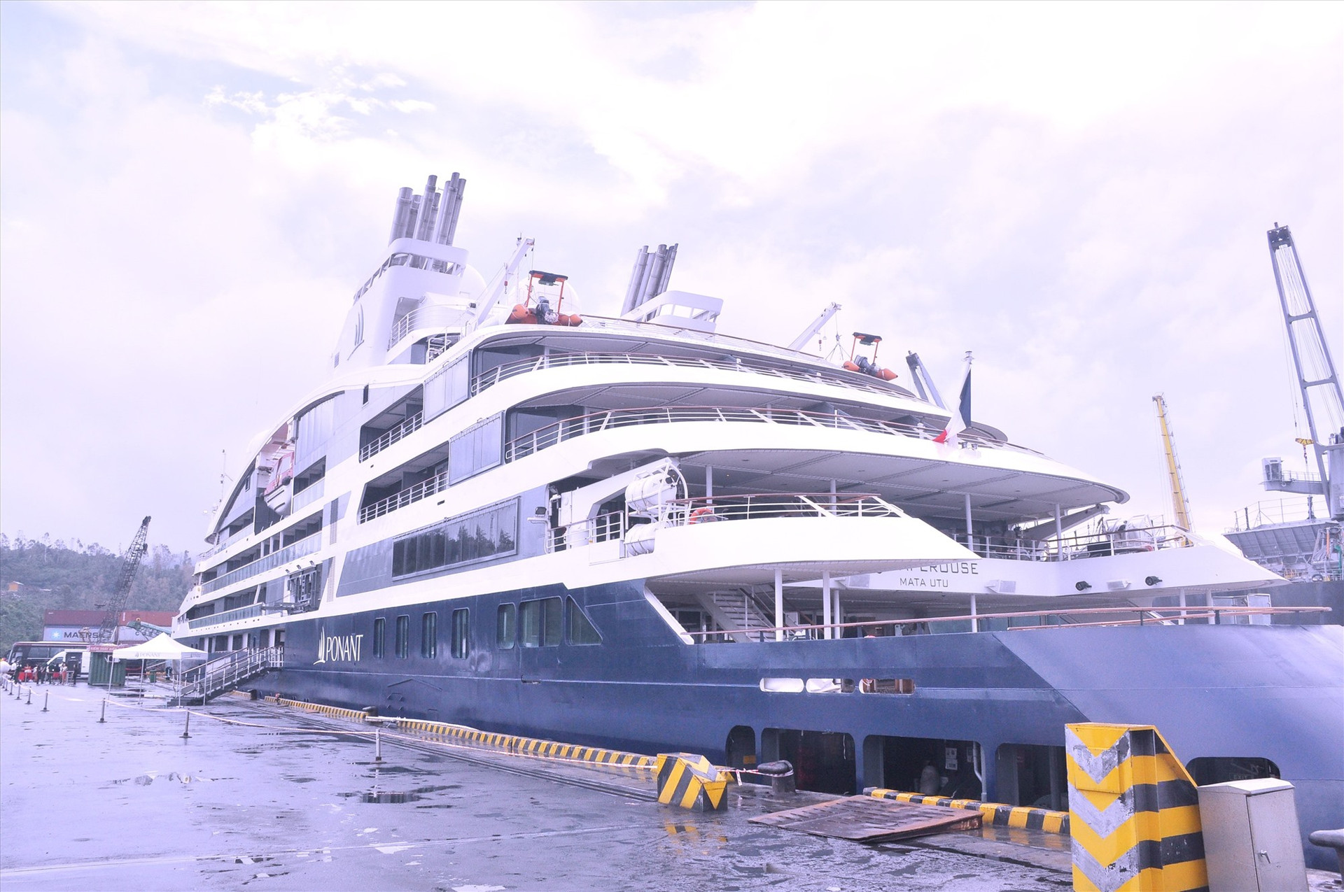 Con tàu Lapérouse hiện đại sẽ có 3 chuyến cập Cảng Đà Nẵng trong tháng 10.2022 để khám phá Đà Nẵng, Hội An và Mỹ Sơn. Ảnh NTB