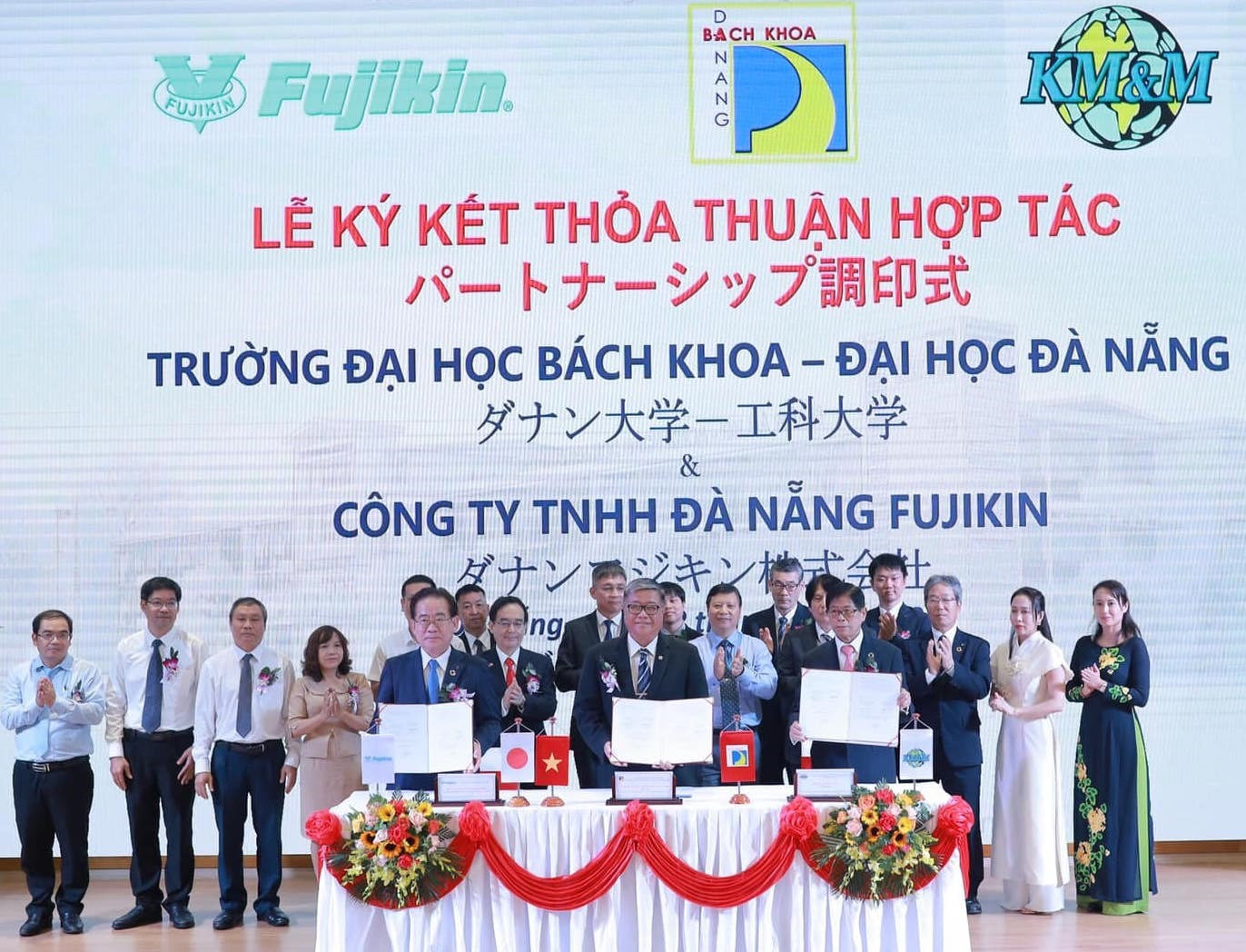 Trường Đại học Bách khoa Đà Nẵng ký kết thỏa thuận hợp tác với Công ty TNHH Đà Nẵng Fujikin, thuộc Tập đoàn Fujikin Incorporated, Nhật Bản. Ảnh: C.T.V