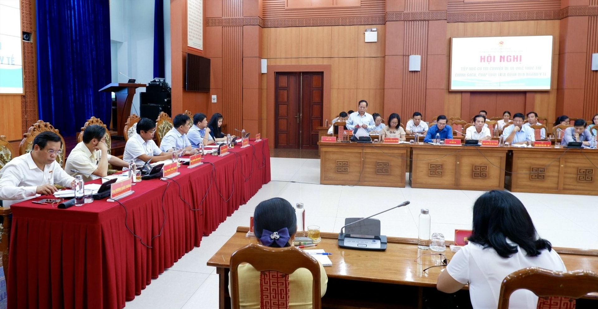Hội nghị tiếp xúc cử tri về các chính sách liên quan đến ngành y tế ghi nhận khá nhiều kiến nghị. Ảnh: X.H