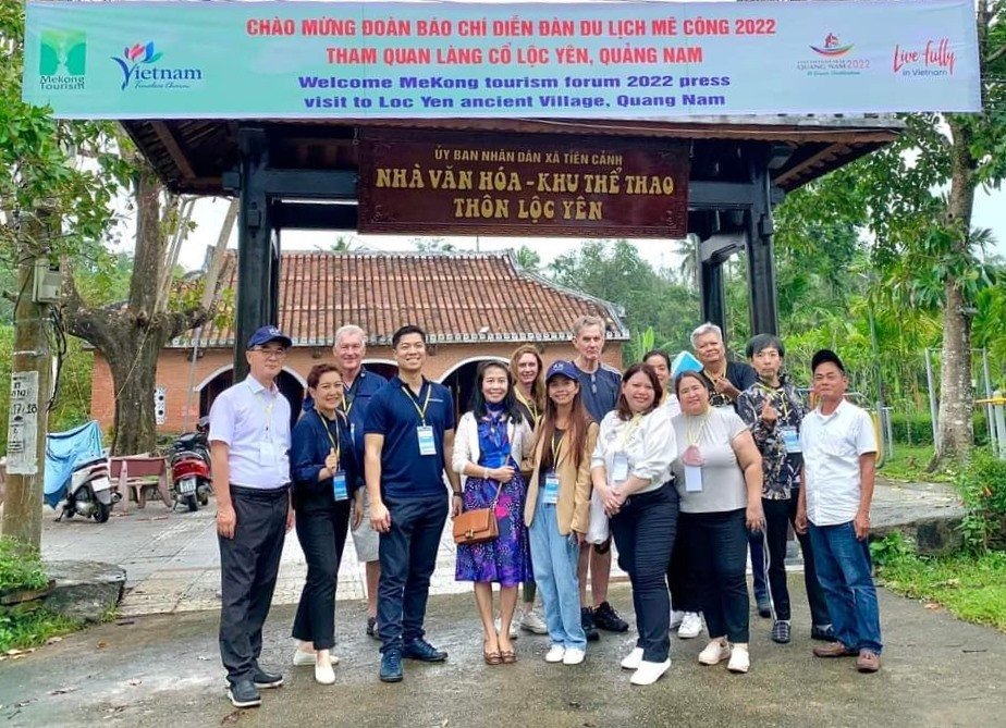 Đoàn báo chí quốc tế tham quan và tìm hiểu du lịch tại huyện Tiên Phước.
