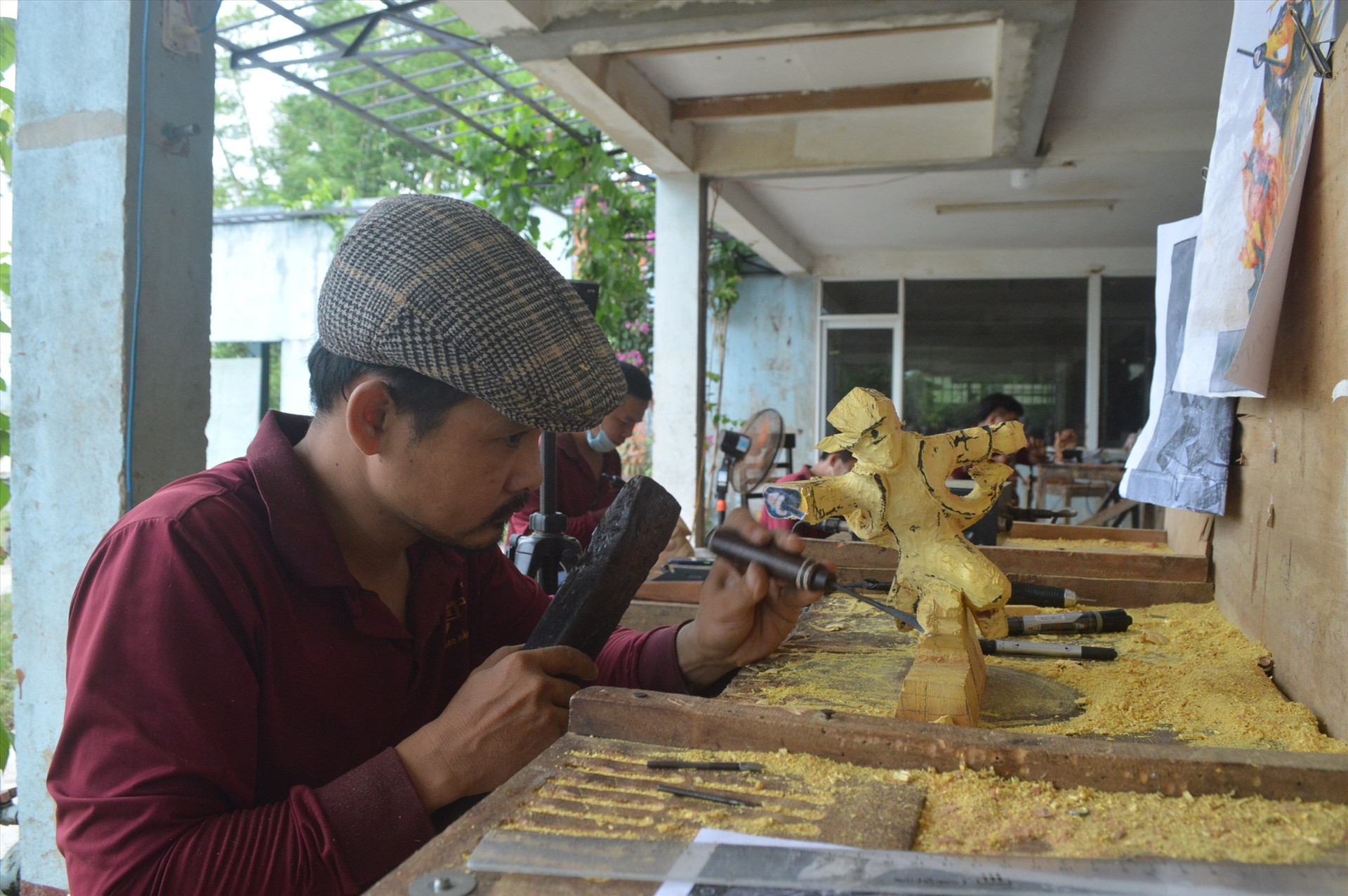 Việc công nhận các nghệ nhân, thợ giỏi sẽ giúp bảo tồn, phát huy giá trị văn hóa làng nghề. Ảnh: K.LINH