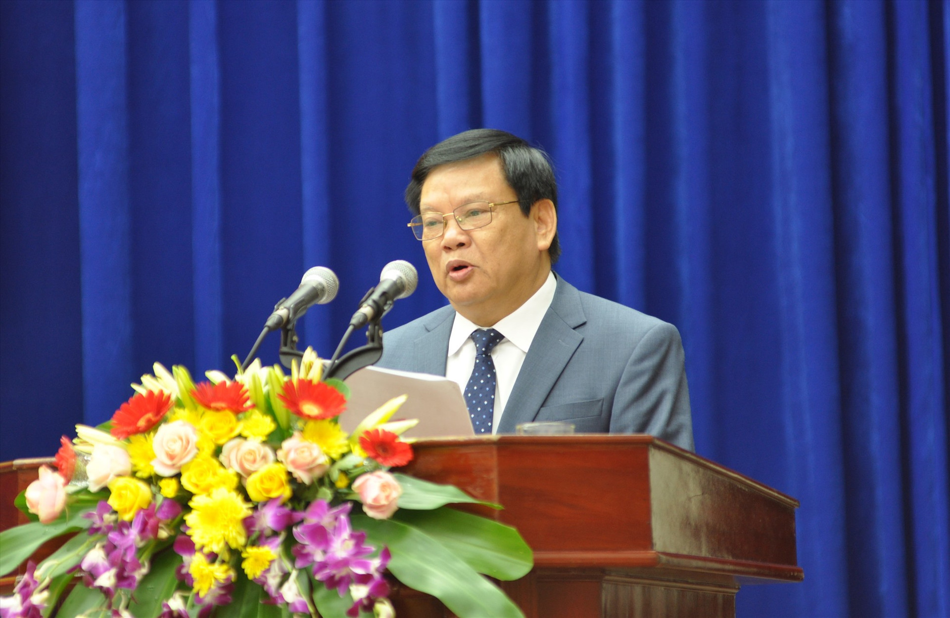 Giám đốc Sở GD-ĐT Thái Viết Tường trình bày đề án học phí. Ảnh: P.Đ