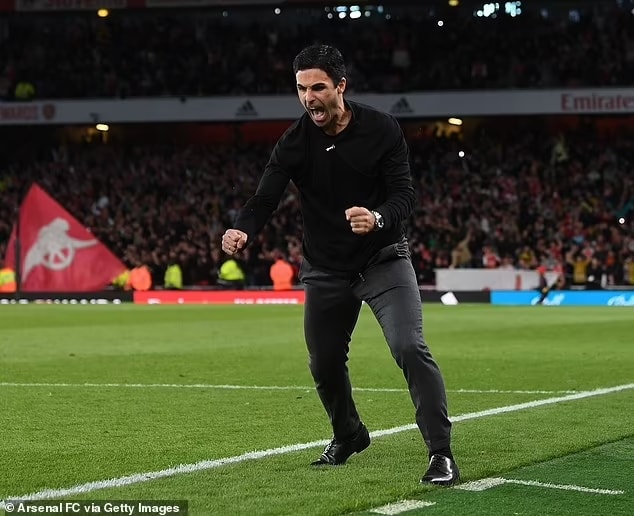 HLV Mikel Arteta ăn mừng chiến thắng 3-2 trước Liverpool. Ảnh: Getty Images