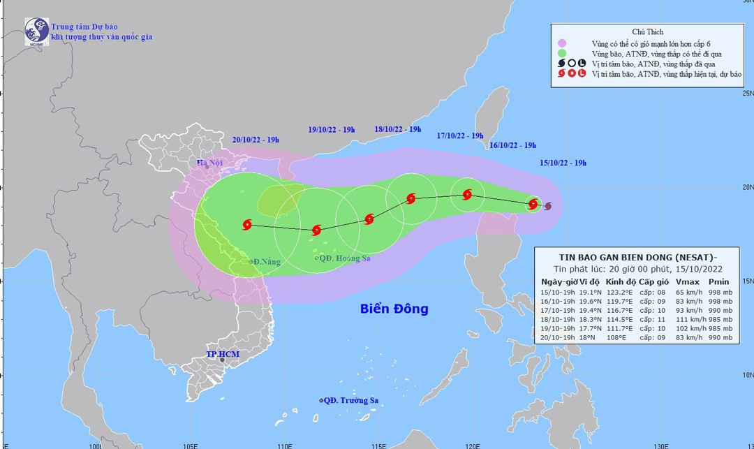 Dự báo hướng đi của bão Nesat hồi 19h ngày 15/10. Ảnh: Trung tâm Dự báo khí tượng thủy văn quốc gia.