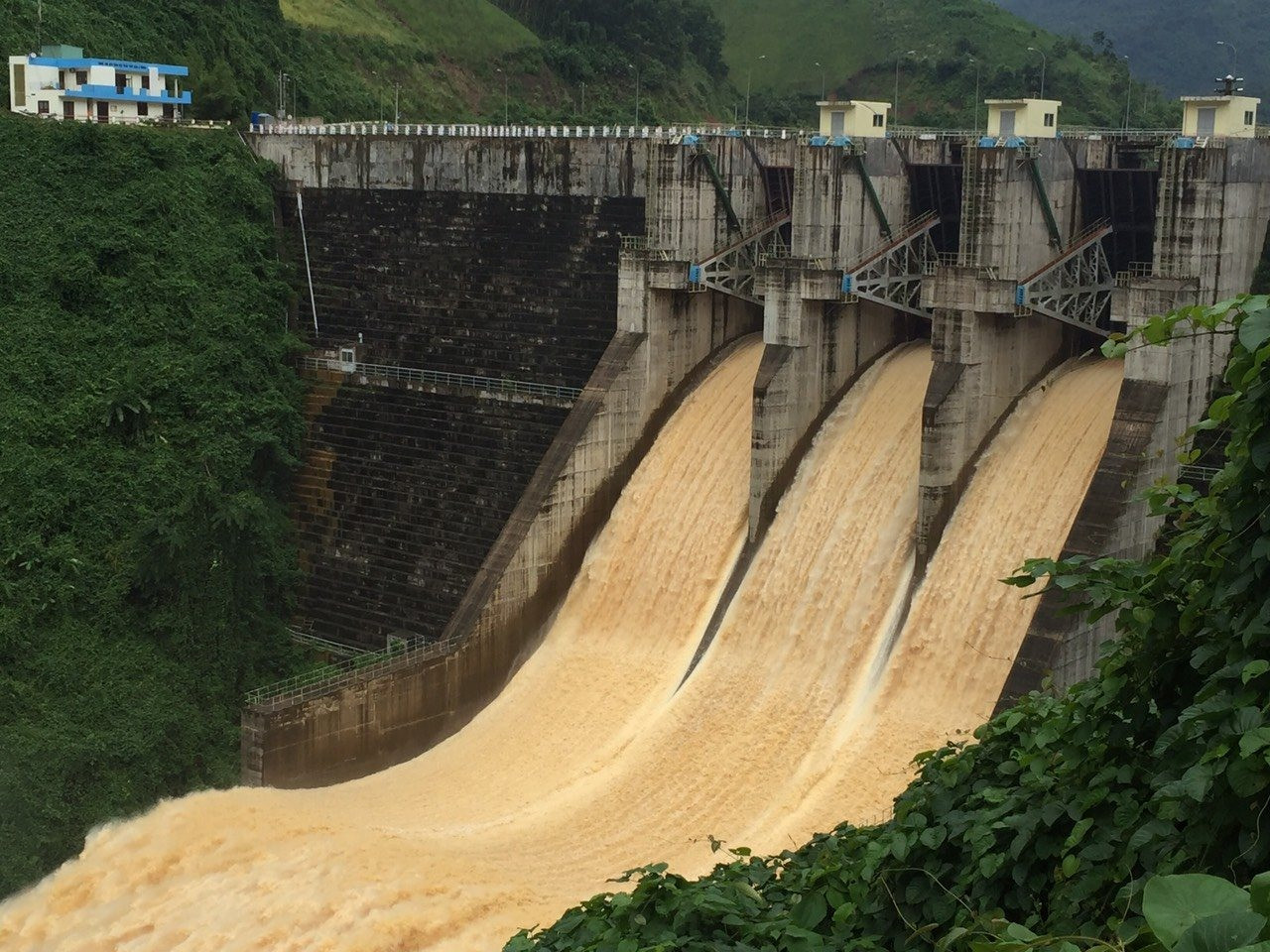 Quảng Nam yêu cầu các thủy điện vận hành hạ dần mức nước hồ. Ảnh: CTV