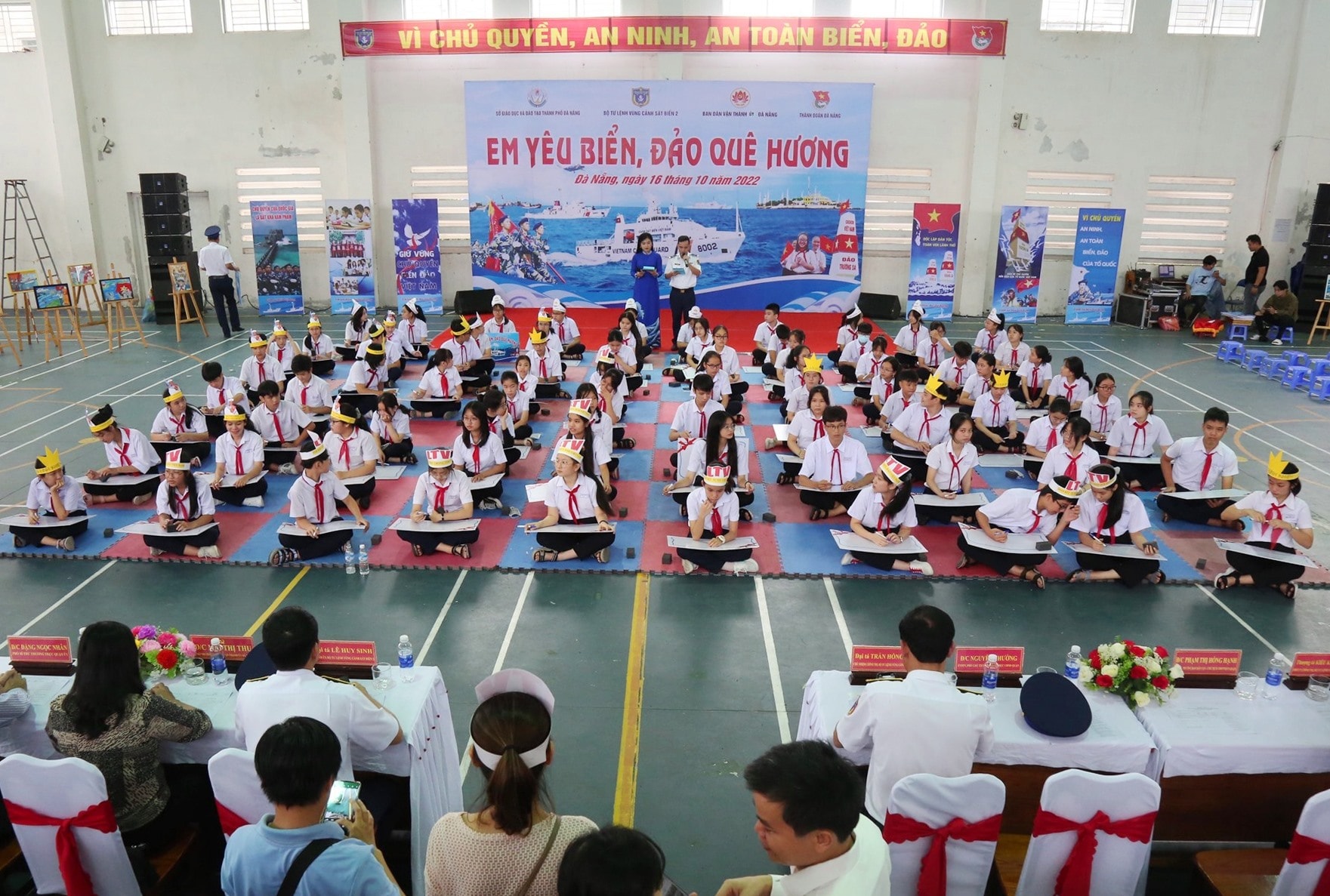 Cuộc thi tìm hiểu “Em yêu biển đảo quê hương” được tổ chức với sự tham gia của 8 trường THCS trên địa bàn quận Liên Chiểu (TP.Đà Nẵng)