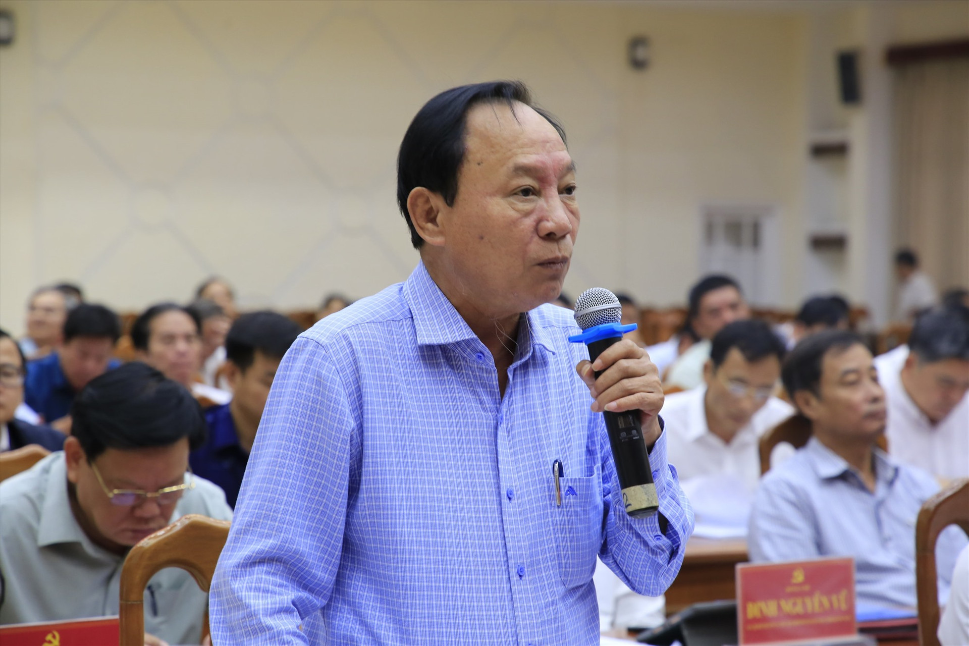 Ông Vũ Văn Thẩm - Bí thư Huyện ủy Phú Ninh phát biểu thảo luận về định hướng mở rộng không gian đô thị tỉnh lỵ. Ảnh: C,Đ