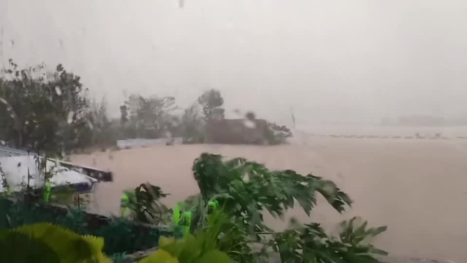 Bão Nesat gây mưa mưa lớn và ngập lụt tại nhiều khu vực ở miền Bắc Phlippines. Ảnh: Fijitimes