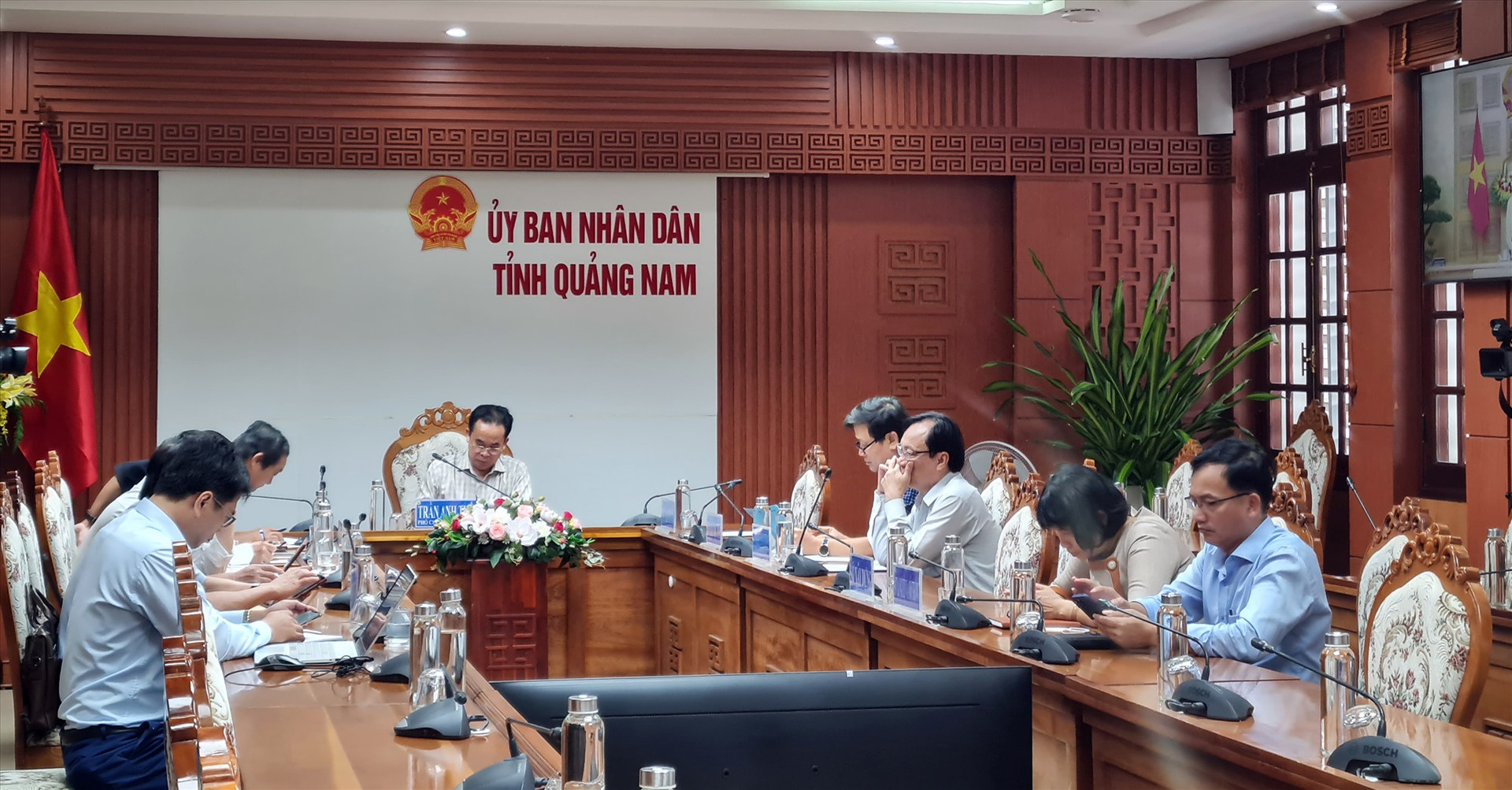 Điểm cầu Quảng Nam do Phó Chủ tịch UBND tỉnh Trần Anh Tuấn chủ trì. Ảnh: D.L
