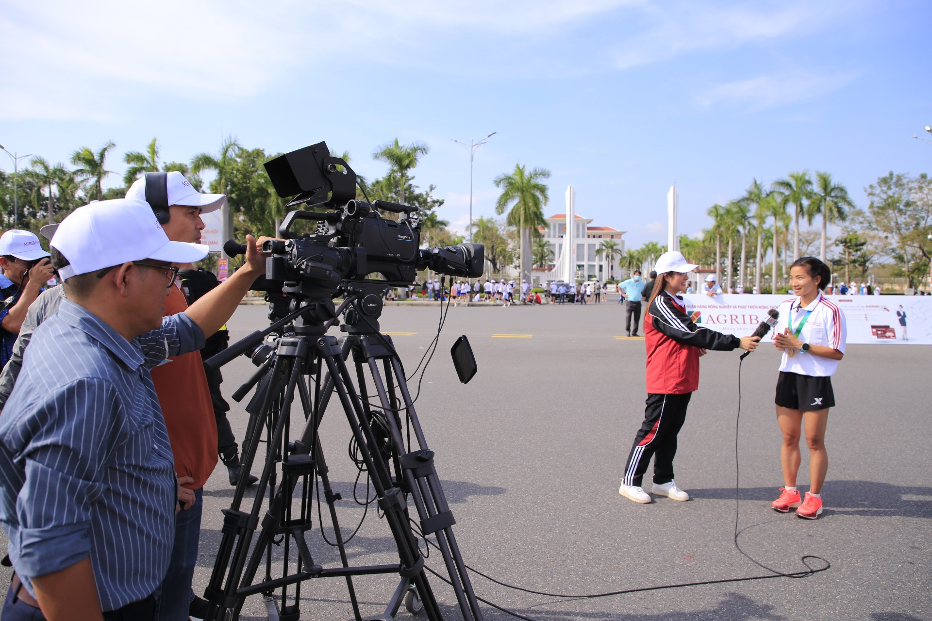 Phỏng vấn VĐV Nguyễn Thị Oanh, sau khi đoạt giải Nhất đường chạy 5.000m.