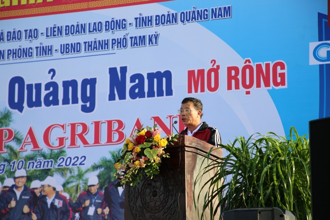 Tổng Biên tập Báo Quảng Nam Lê Văn Nhi phát biểu khai mạc giải.