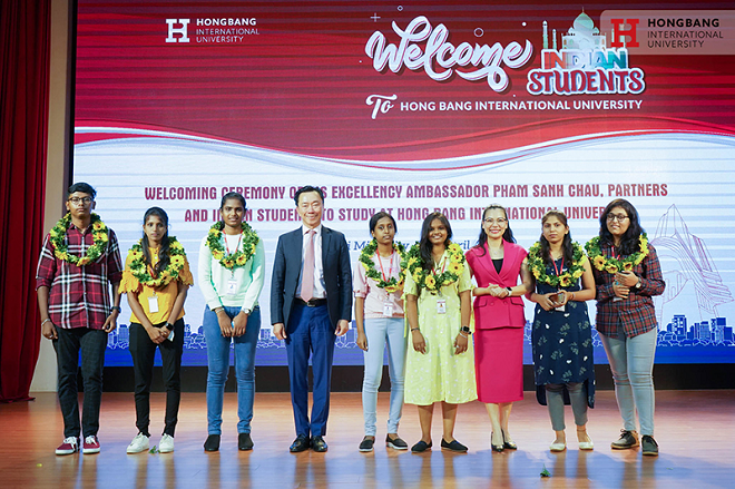 Đại học Quốc tế Hồng Bàng - tự hào đón chào sinh viên quốc tế.