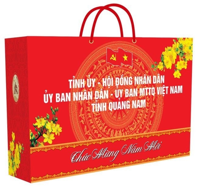 Mẫu túi quà tặng kèm theo để các nhà thầu tham khảo thiết kế lại mẫu mã cho phù hợp. Ảnh: D.L