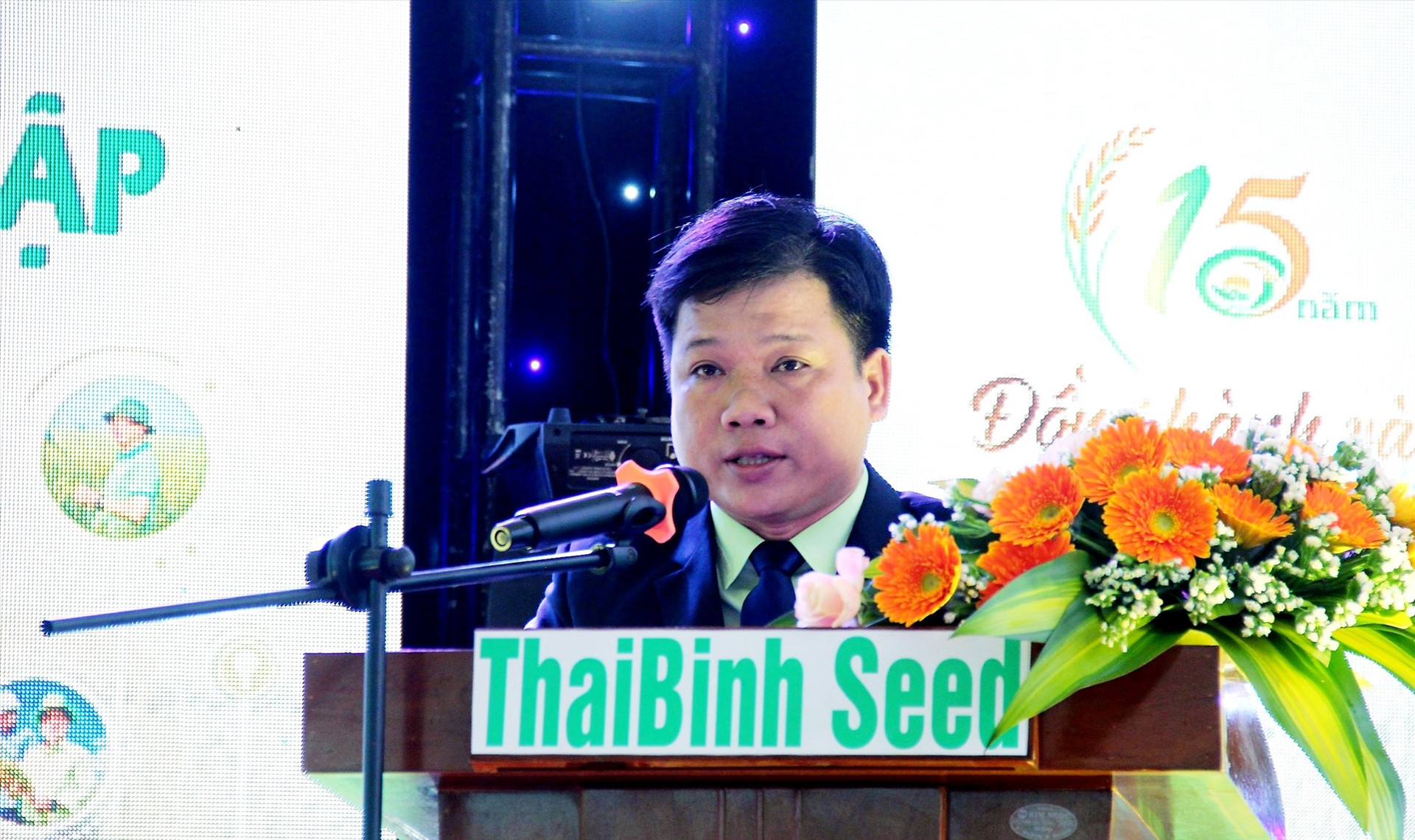 Ông Triệu Tấn Phú - Giám đốc Công ty TNHH ThaiBinh Seed miền Trung – Tây Nguyên phát biểu tại lễ kỷ niệm.   Ảnh: M.N