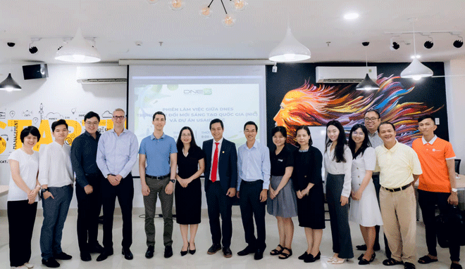 Thành phố cần có những giải pháp, chính sách thiết thực để thúc đẩy sự phát triển hệ sinh thái khởi nghiệp đổi mới sáng tạo trên địa bàn. Trong ảnh: Vườn ươm doanh nghiệp Đà Nẵng tiếp đón và làm việc với Trung tâm Đổi mới sáng tạo quốc gia (NIC) và Dự án tăng cường năng lực cạnh tranh khu vực tư nhân Việt Nam (USAID IPSC). (Ảnh do DNES cung cấp)