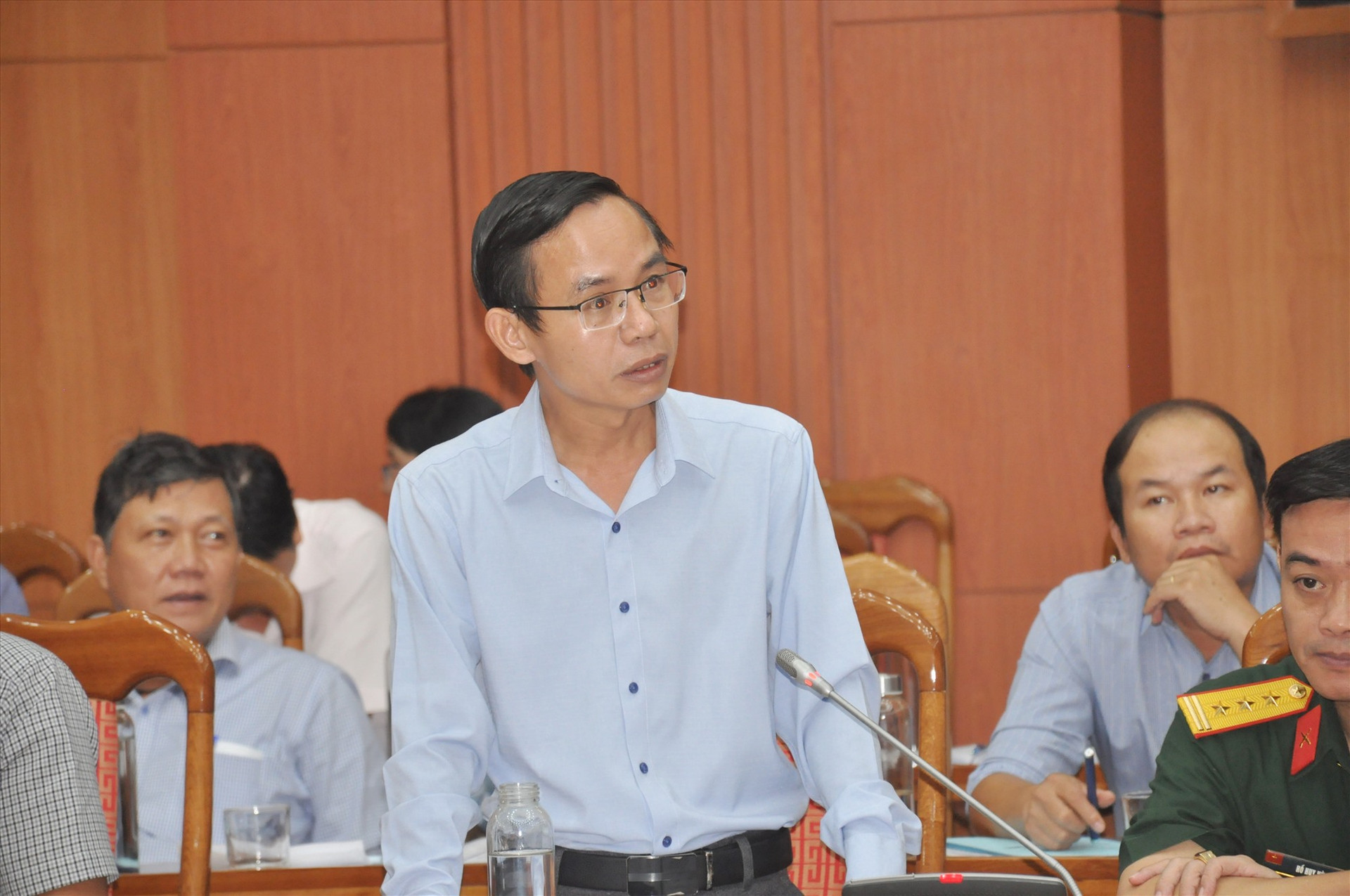 Đại diện lãnh đạo UBND huyện Phú Ninh thảo luận tại cuộc làm việc. Ảnh: N.Đ