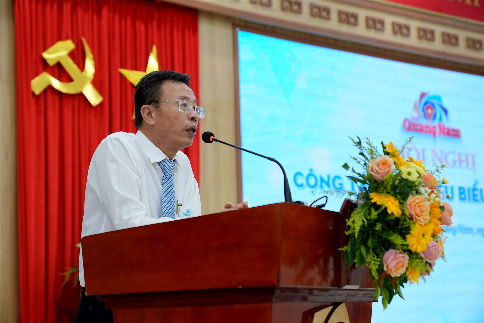 Tổng Biên tập Báo Quảng Nam Lê Văn Nhi phát biểu tại hội nghị. Ảnh: H.Q