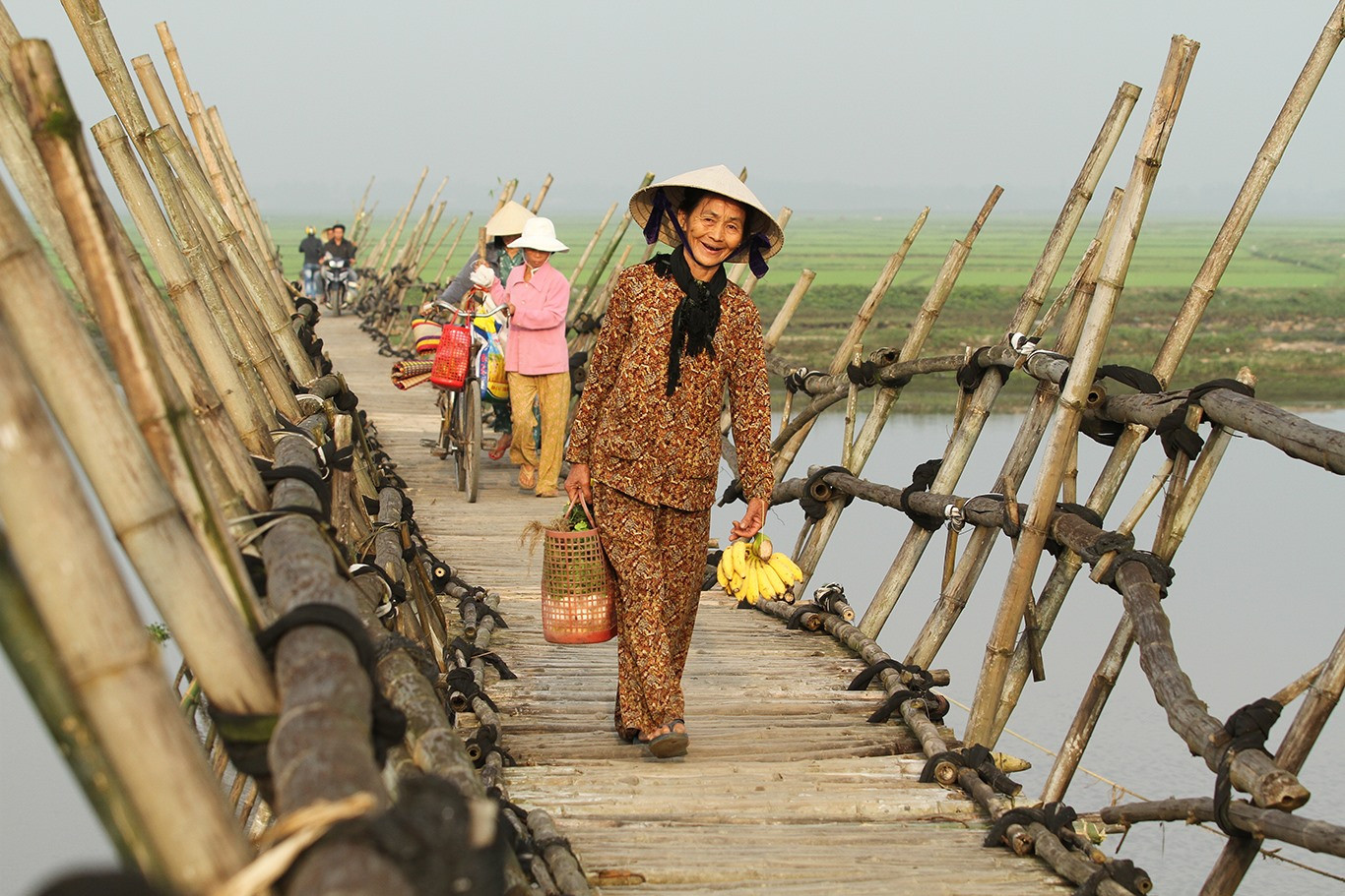 Mẹ quê. Ảnh: LÊ TRỌNG KHANG