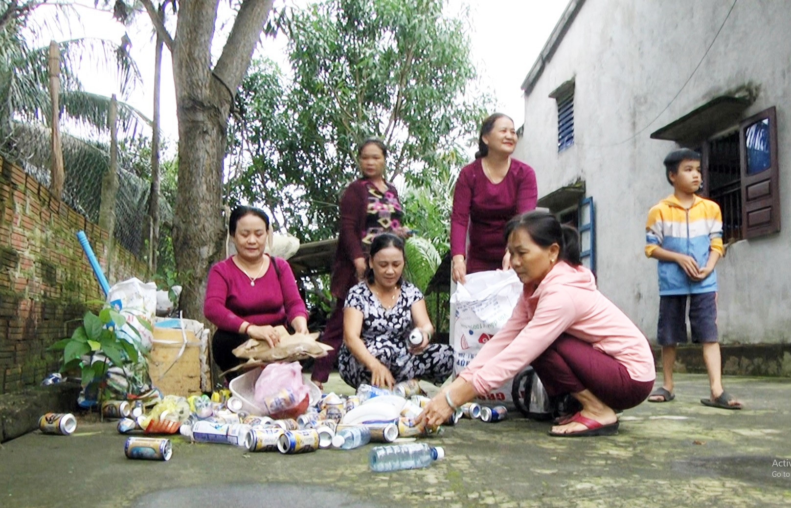 Hoạt động thu gom rác tái chế của Hội Phụ nữ TP.Hội An được tổ chức thường xuyên ở các thôn, khối phố.