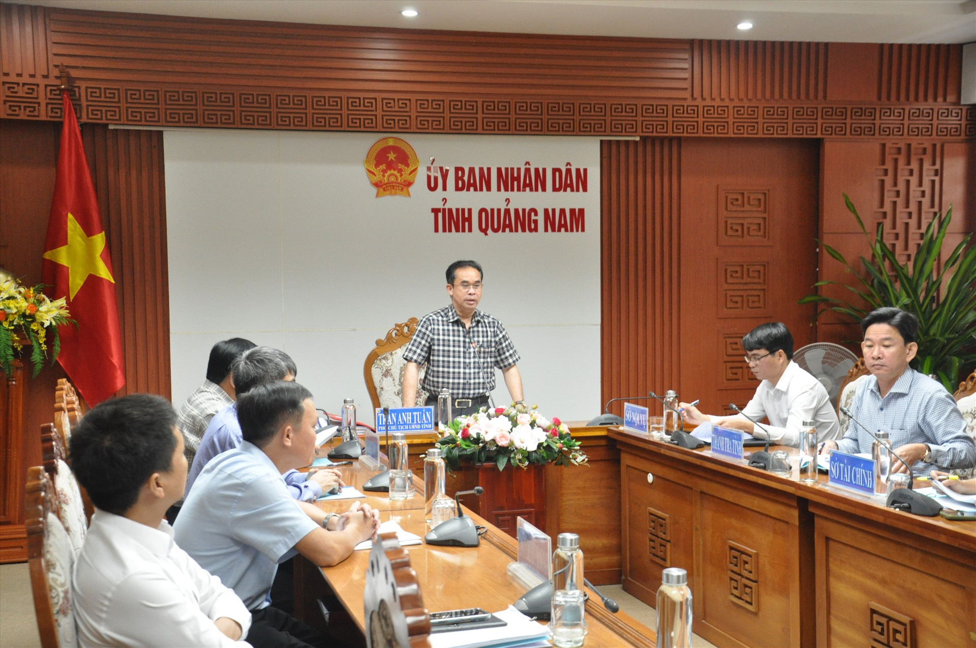 Phó Chủ tịch UBND tỉnh Trần Anh Tuấn yêu cầu không được chủ quan, tránh sai sót dù nhỏ nhất. Ảnh: X.P